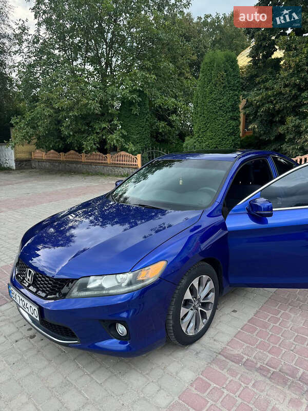 Купе Honda Accord 2012 в Теофиполе