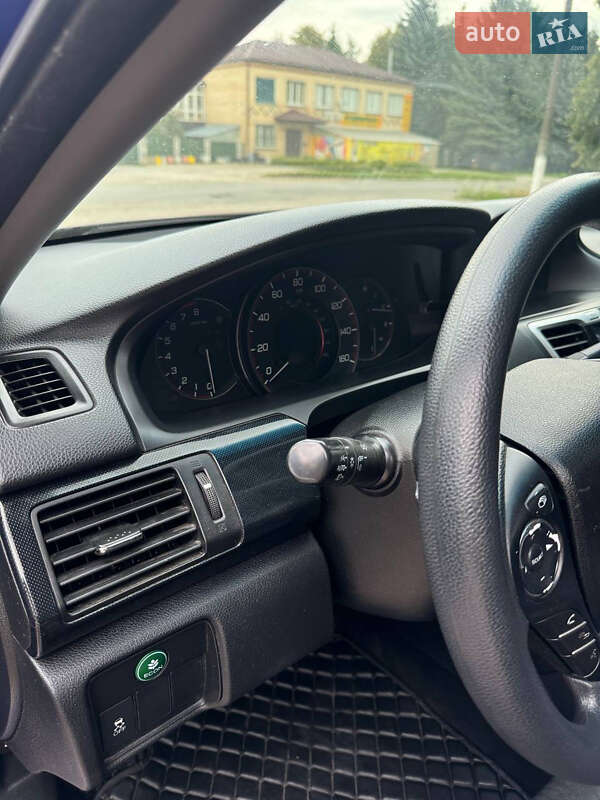 Купе Honda Accord 2012 в Теофиполе