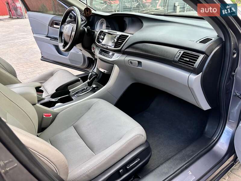 Седан Honda Accord 2014 в Львові