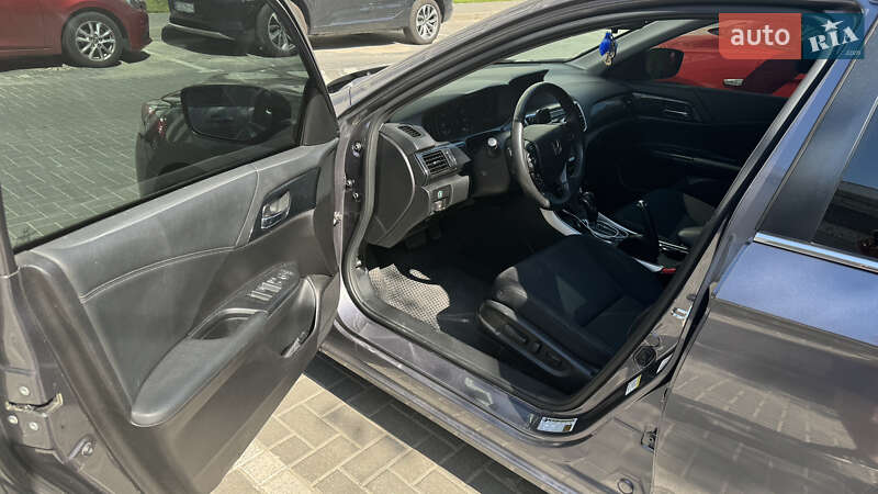 Седан Honda Accord 2015 в Львове