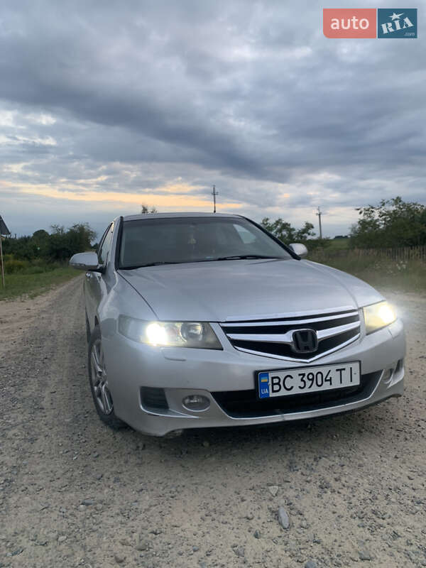 Седан Honda Accord 2005 в Новояворовске