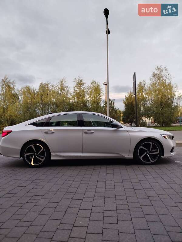 Седан Honda Accord 2022 в Ужгороде