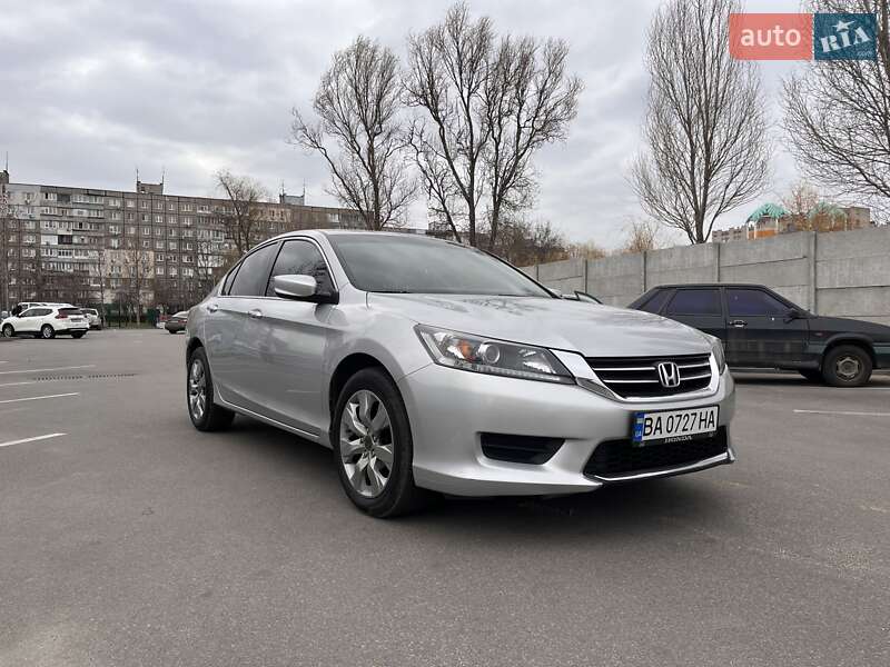 Седан Honda Accord 2013 в 