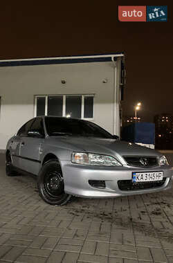 Седан Honda Accord 2001 в 