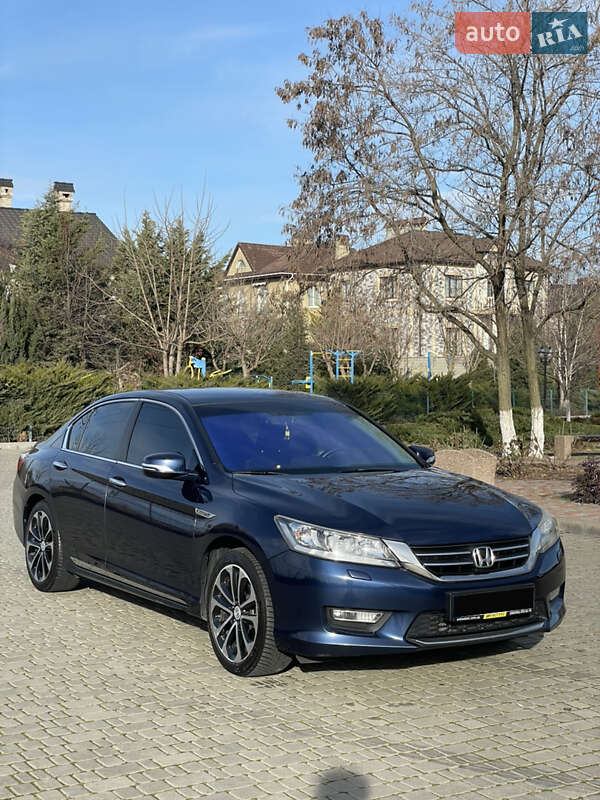 Седан Honda Accord 2013 в 