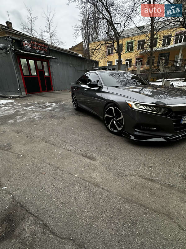 Седан Honda Accord 2018 в Киеве