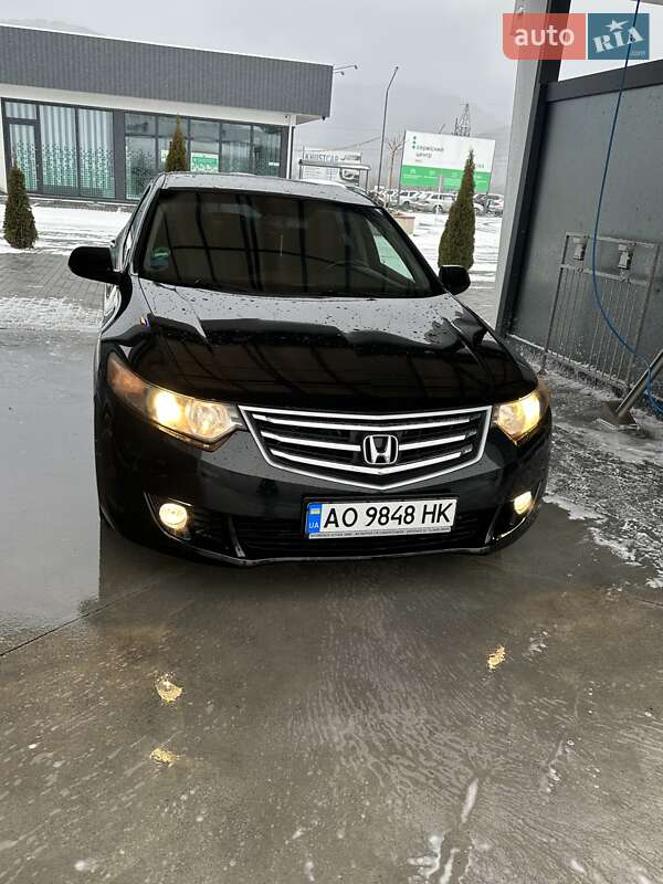 Седан Honda Accord 2011 в Хусті