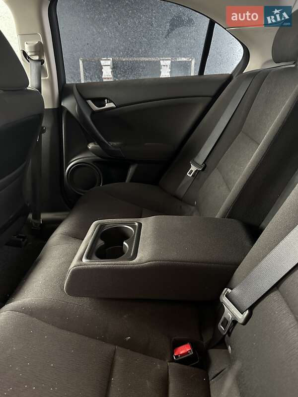 Седан Honda Accord 2011 в Хусті