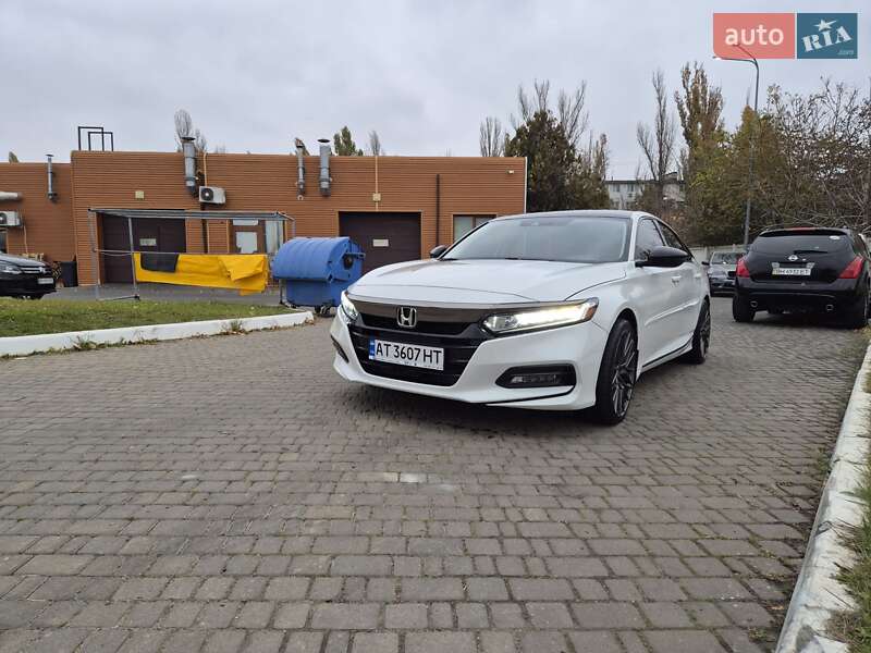 Седан Honda Accord 2018 в Одессе