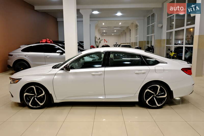 Седан Honda Accord 2023 в Одессе