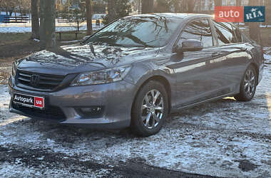 Седан Honda Accord 2013 в Киеве