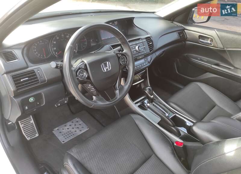 Седан Honda Accord 2016 в Кропивницком