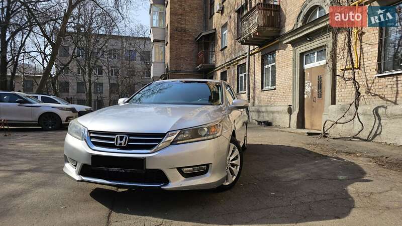 Седан Honda Accord 2013 в 