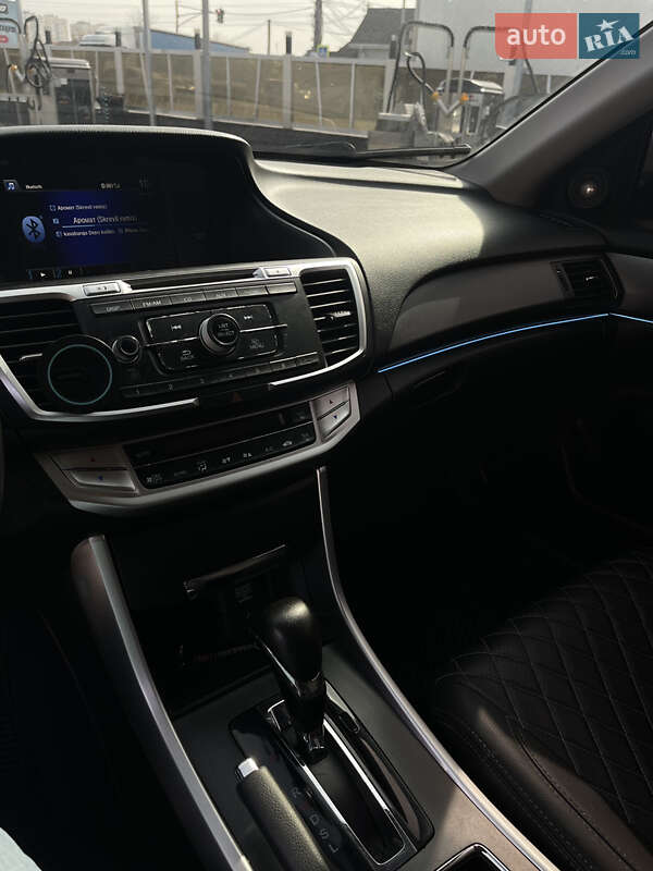 Седан Honda Accord 2015 в Києві