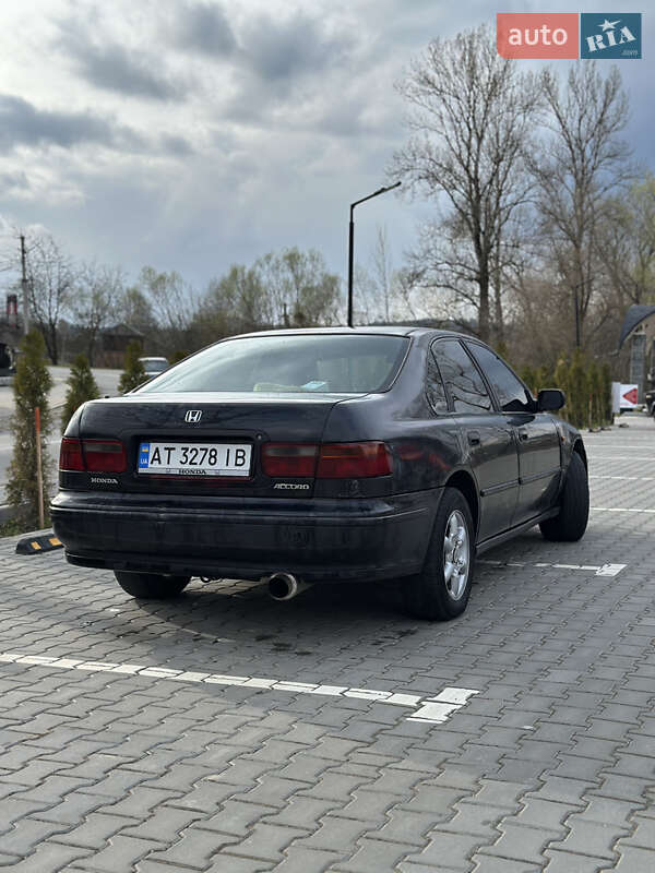Седан Honda Accord 1993 в Косове