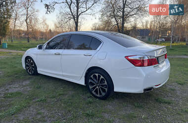 Седан Honda Accord 2015 в 