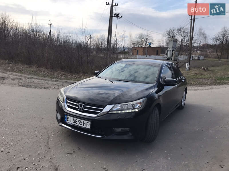 Седан Honda Accord 2013 в Карловке