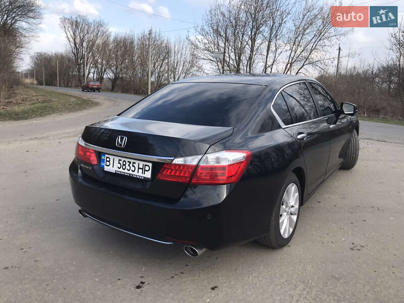 Седан Honda Accord 2013 в Карловке