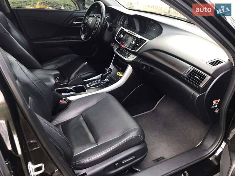 Седан Honda Accord 2013 в Карловке