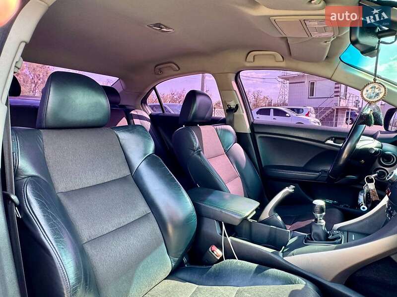 Седан Honda Accord 2010 в Києві