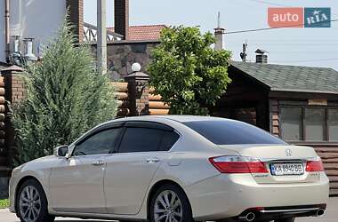 Седан Honda Accord 2013 в 