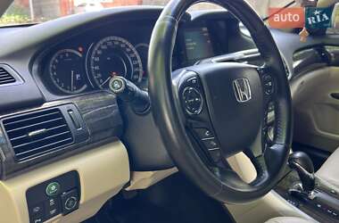 Седан Honda Accord 2013 в 