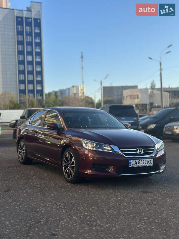 Седан Honda Accord 2013 в 