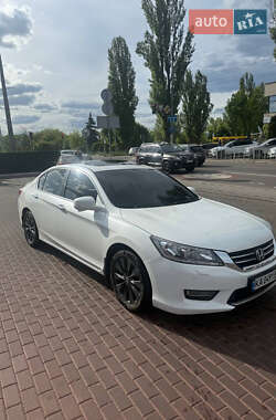 Седан Honda Accord 2013 в 