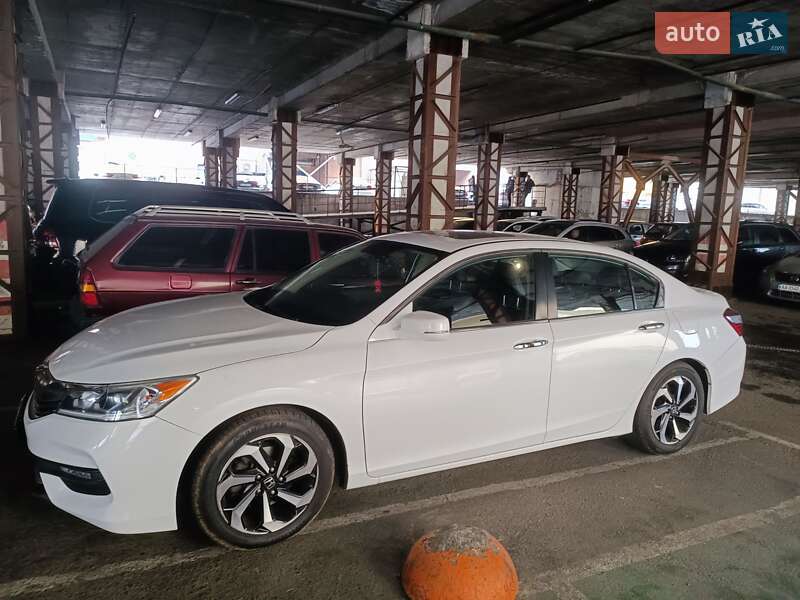 Седан Honda Accord 2016 в 