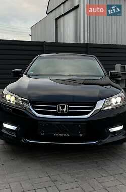 Седан Honda Accord 2013 в 