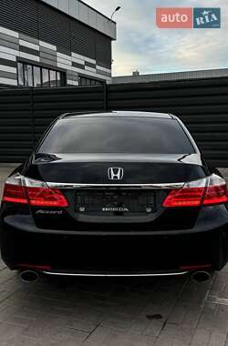 Седан Honda Accord 2013 в 