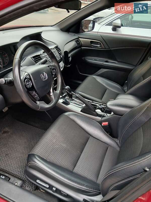Седан Honda Accord 2016 в Киеве