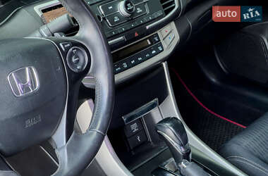 Седан Honda Accord 2015 в 