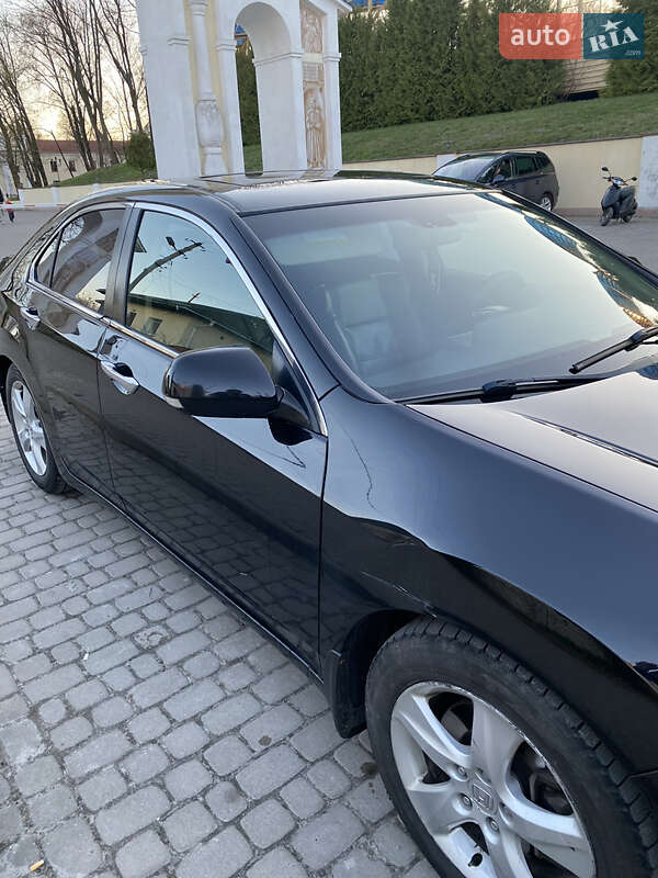 Седан Honda Accord 2008 в Остроге
