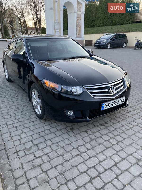 Седан Honda Accord 2008 в Остроге