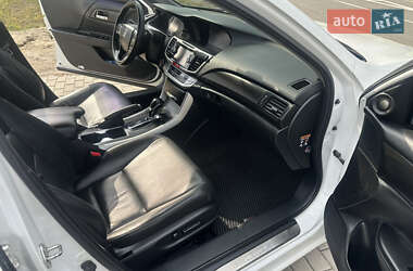 Седан Honda Accord 2013 в 