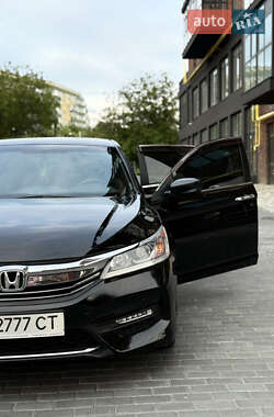 Седан Honda Accord 2015 в 