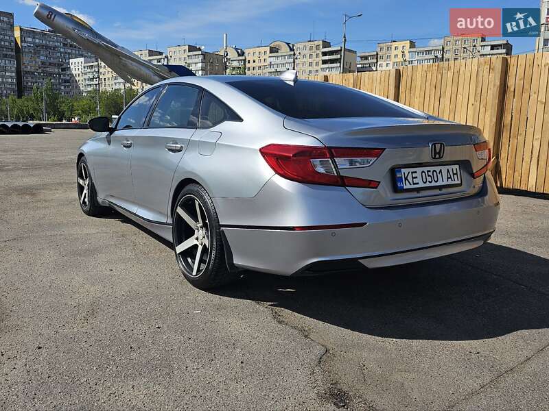Седан Honda Accord 2018 в Днепре