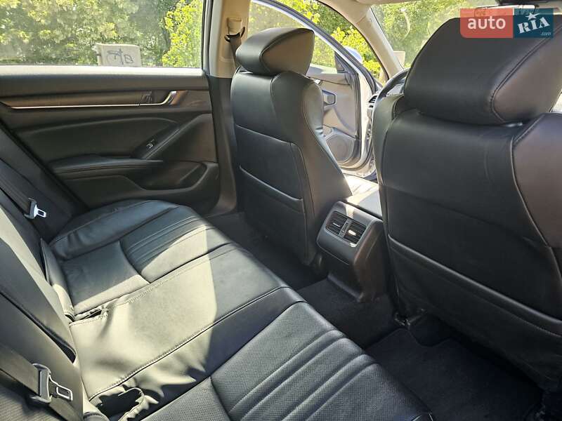 Седан Honda Accord 2018 в Днепре