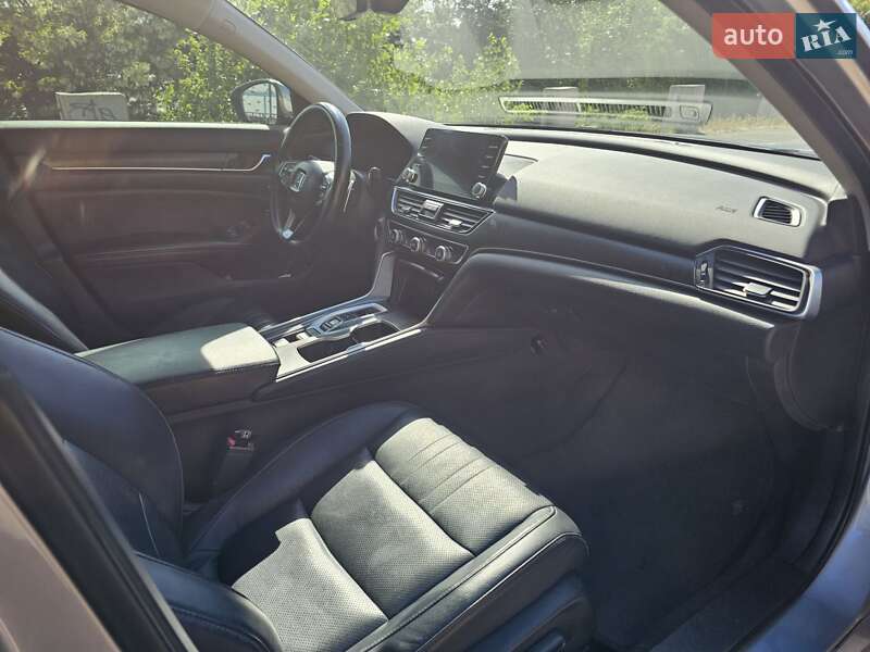Седан Honda Accord 2018 в Днепре