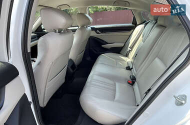 Седан Honda Accord 2018 в 