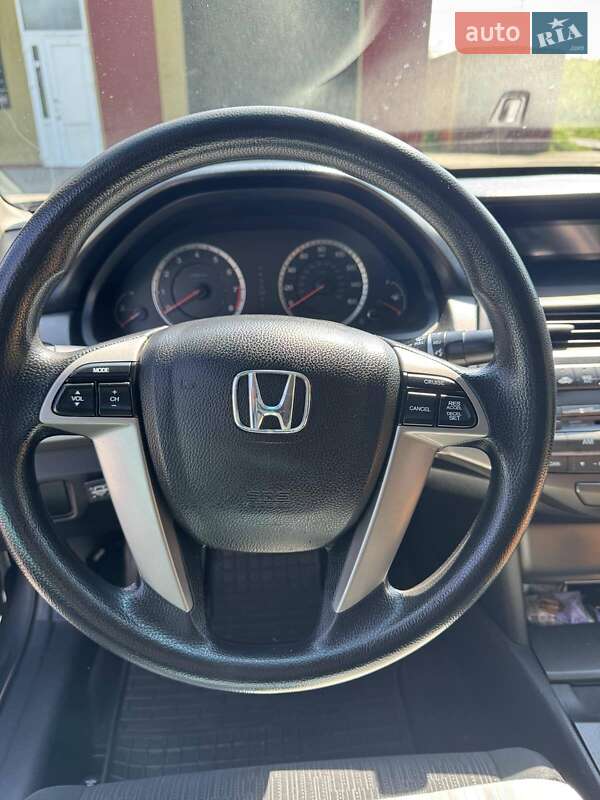 Седан Honda Accord 2012 в Староконстантинове