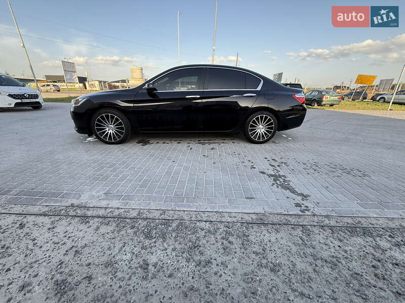 Седан Honda Accord 2015 в Львові