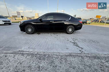Седан Honda Accord 2015 в 