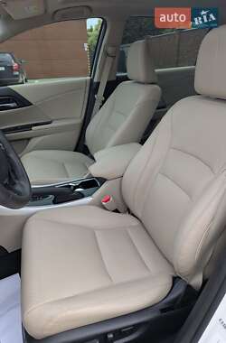 Седан Honda Accord 2015 в 
