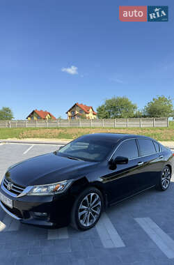 Седан Honda Accord 2015 в Мостиській