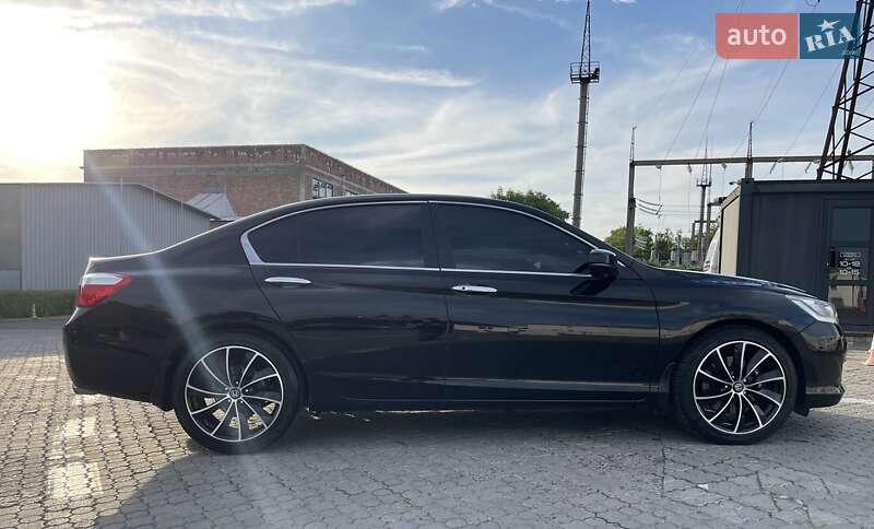 Седан Honda Accord 2013 в Черновцах