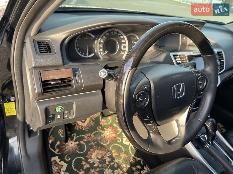 Седан Honda Accord 2013 в Черновцах