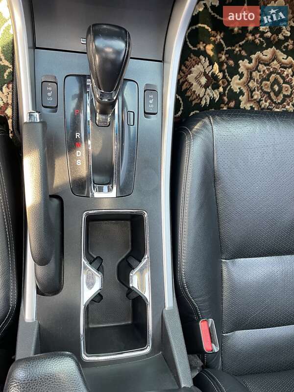 Седан Honda Accord 2013 в Черновцах