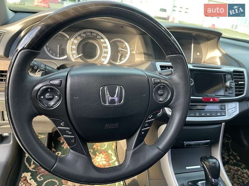 Седан Honda Accord 2013 в Черновцах